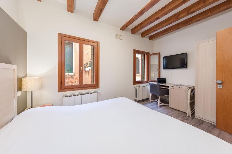 B And B Casanova Ai Tolentini Venice Luaran gambar