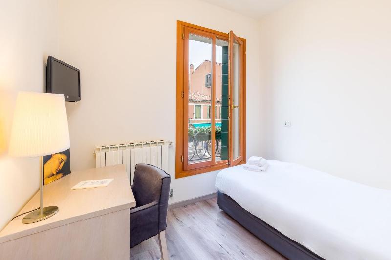 B And B Casanova Ai Tolentini Venice Luaran gambar
